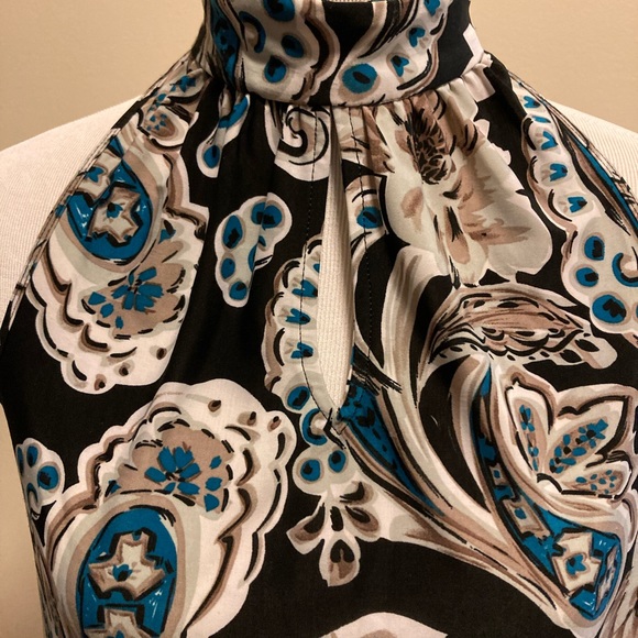 Gorgeous Blouse - Picture 4 of 4